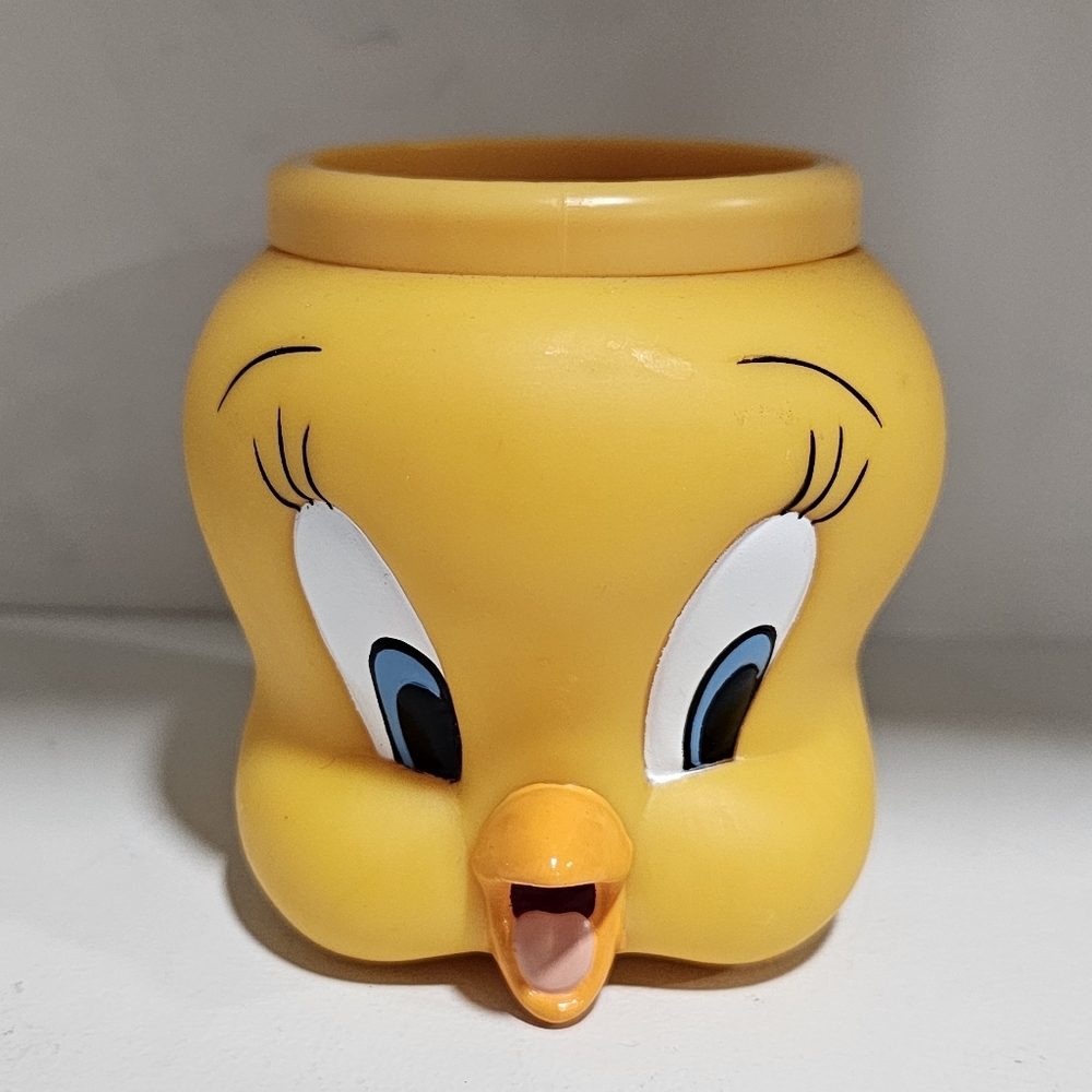 Vintage 1995 tweety bird Looney tunes plastic mug cup  warner bros